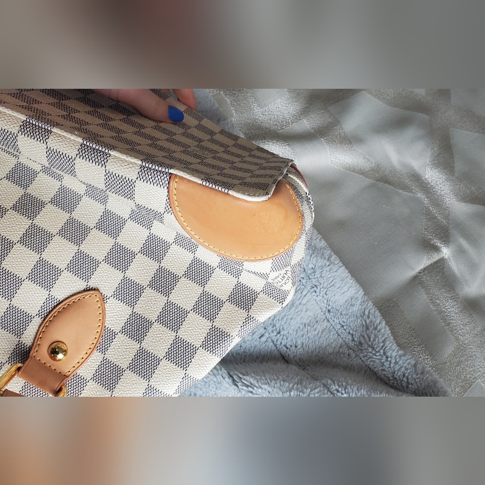 LV Hampstead Tote - Picture 10 of 17